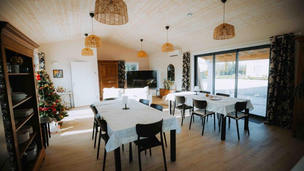 Salle de convivialité partagée et espace de vie commune pour seniors à Cierzac